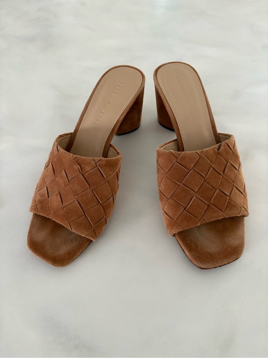 Veronica Beard Shoes - Veronica Beard Kiele Pecan Woven Suede Mule
Size 8.5